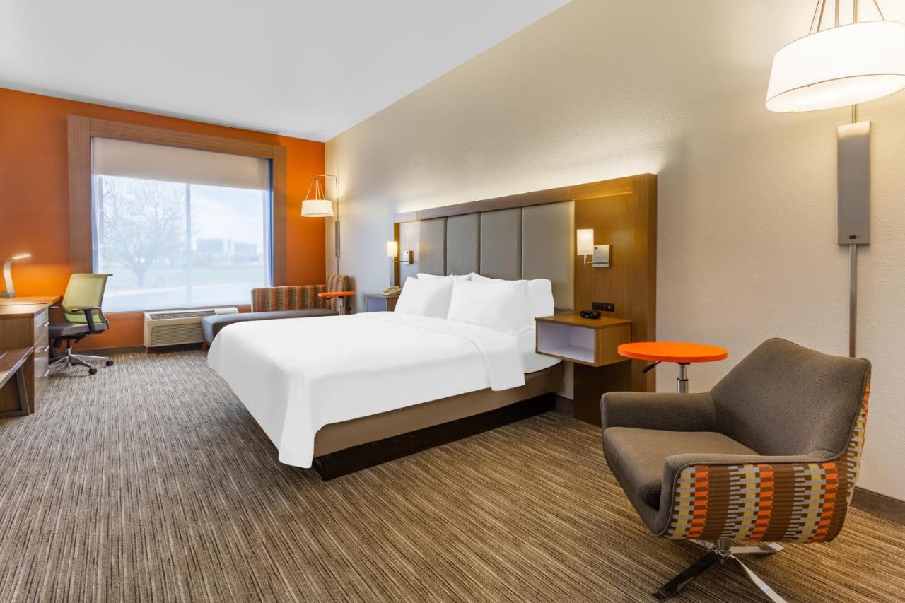 Holiday Inn Express Rockford-Loves Park By Ihg Экстерьер фото
