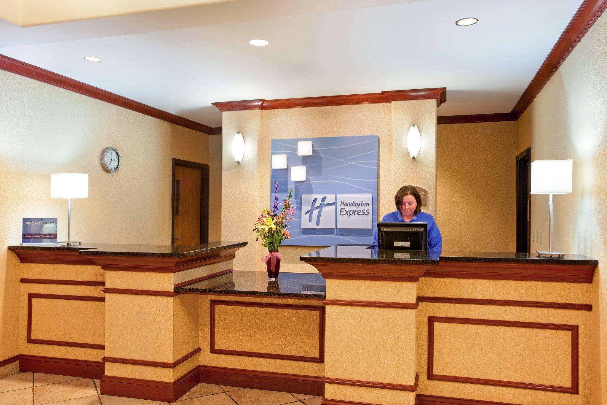 Holiday Inn Express Rockford-Loves Park By Ihg Экстерьер фото